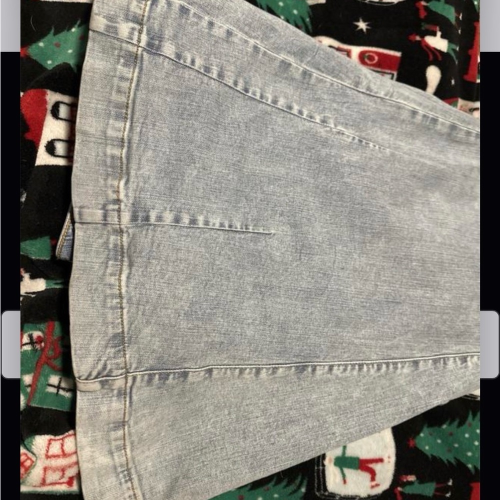 Women's  Super Flared Jeans with Glitter
Size 10 - Short Inseam 27 inches - Picture 8 of 16